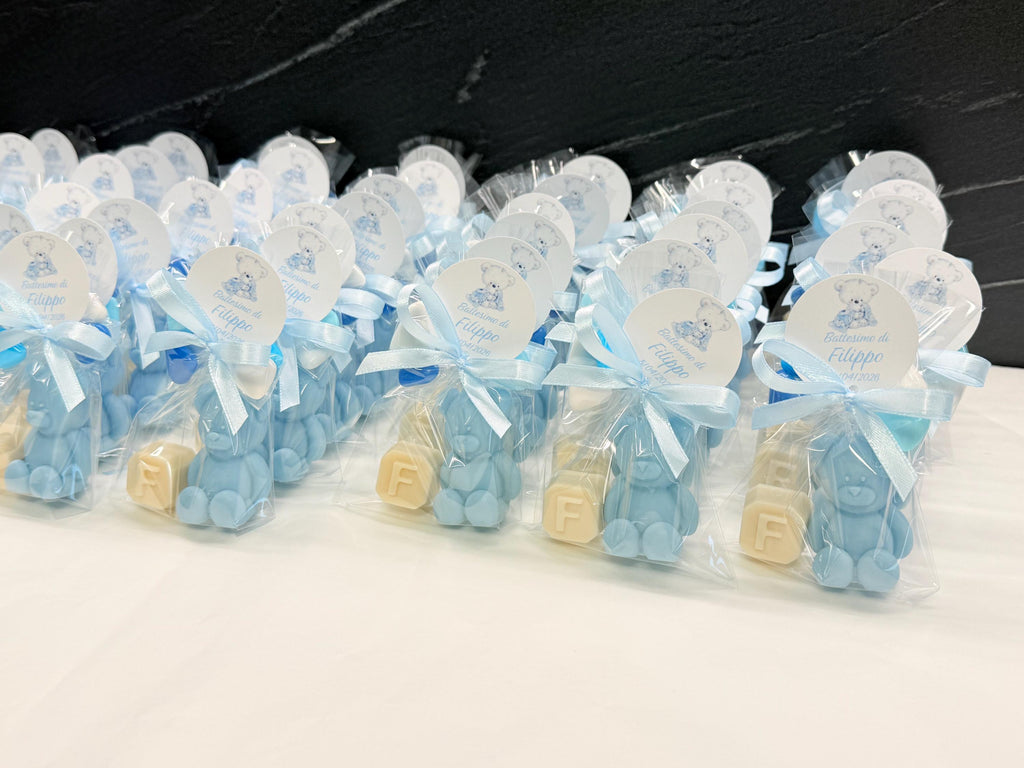 SAPONE "ORSETTO + LETTERA"  con 5 Confetti cuoricino, sacchetto trasparente e tag personalizzato