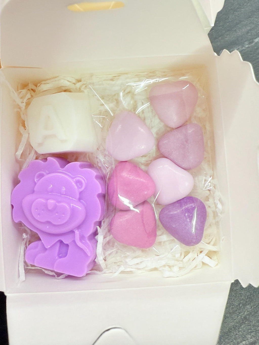 SAPONE "ANIMALETTI + LETTERA" con scatola, 7 Confetti cuoricino e tag personalizzato