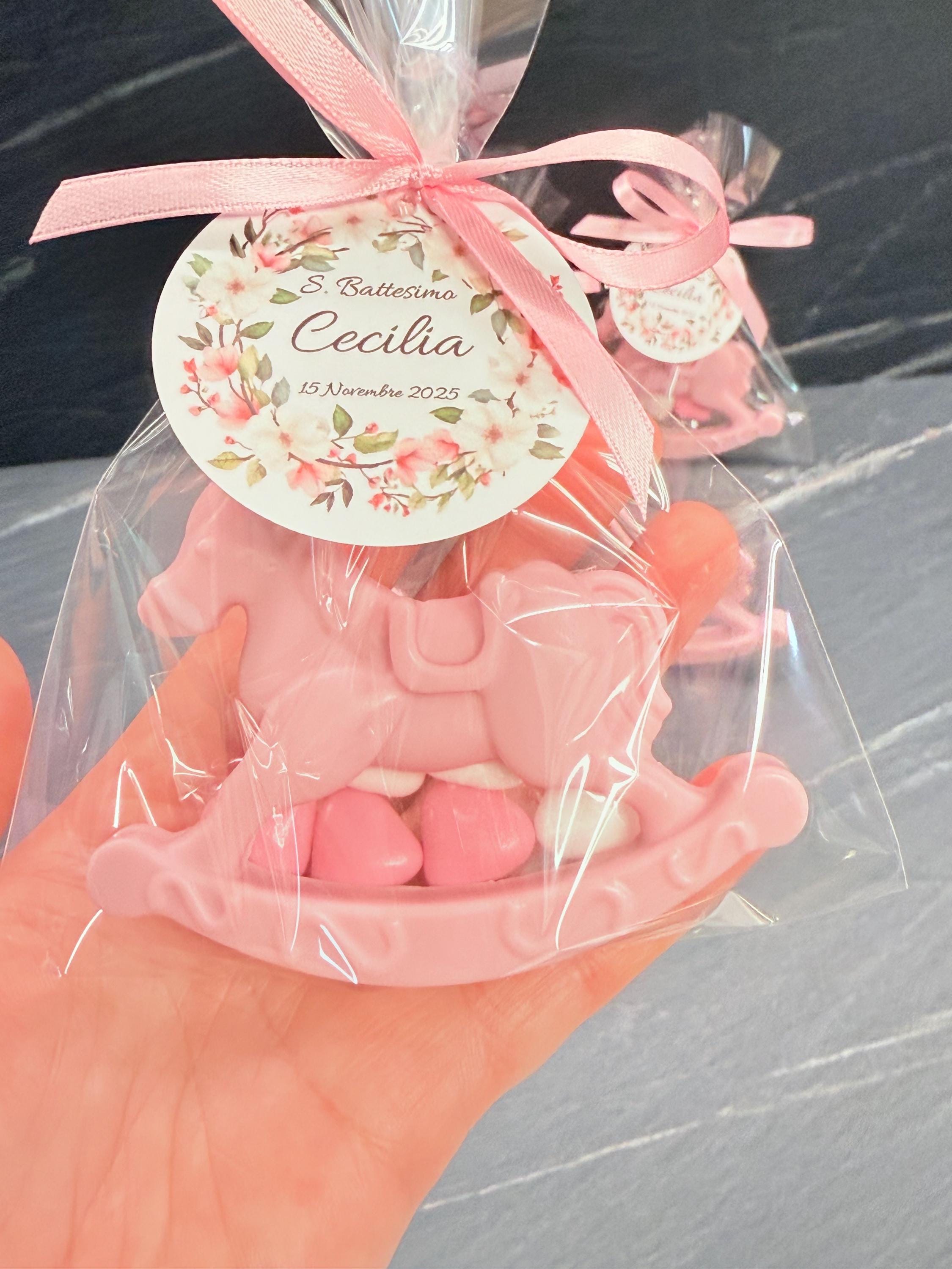 SAPONE CAVALLO a DONDOLO con 7 Confetti cuoricino, sacchetto trasparente e tag personalizzato