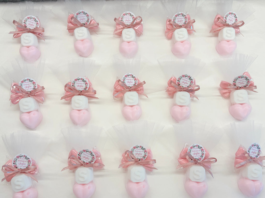 Sapone "CUORICINO + LETTERA" con Tulle, 5 Confetti Cuoricino e Tag Personalizzato