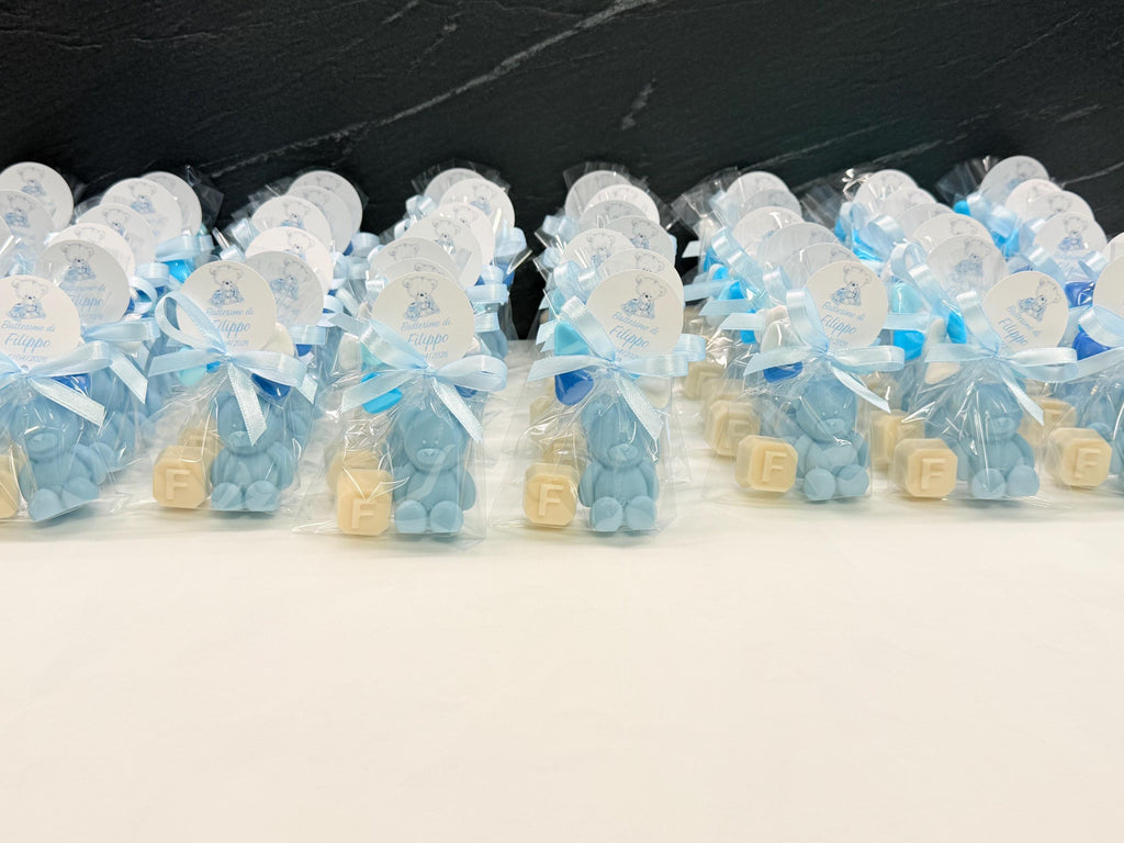 SAPONE "ORSETTO + LETTERA"  con 5 Confetti cuoricino, sacchetto trasparente e tag personalizzato