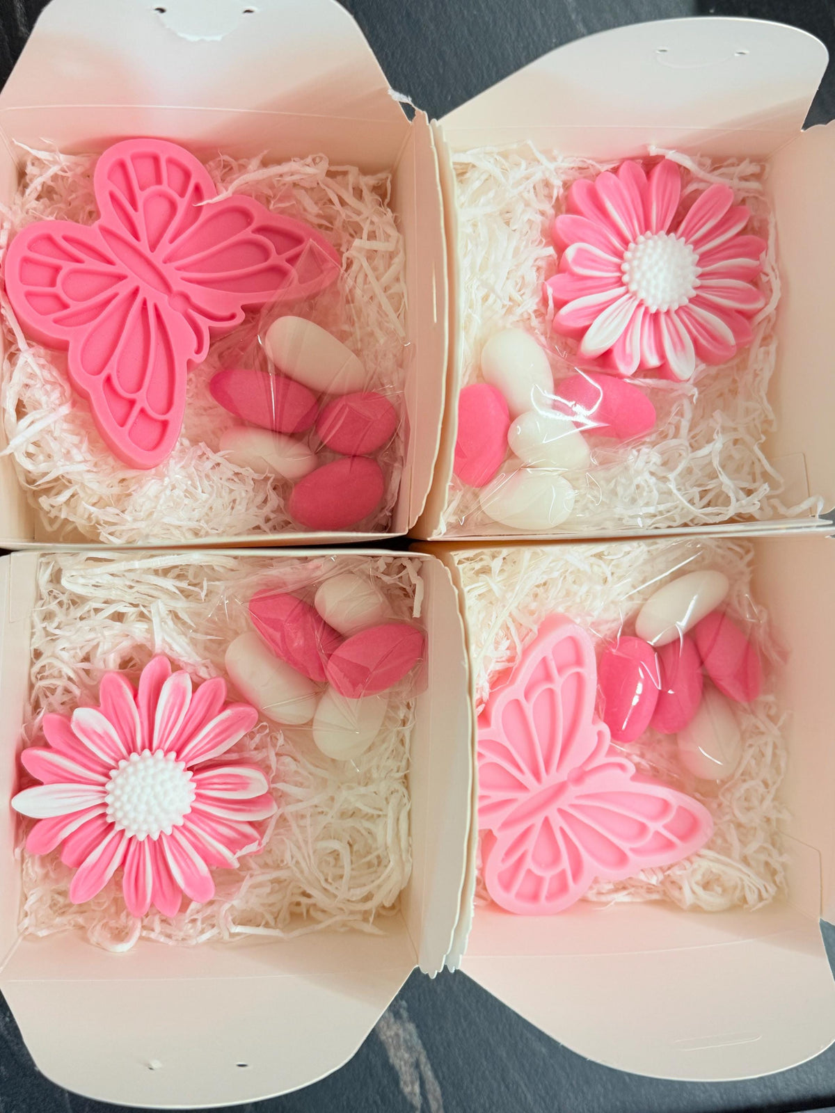 Mix “SAPONE FARFALLA ORIGAMI e MARGHERITA” con scatola, confetti e tag personalizzato