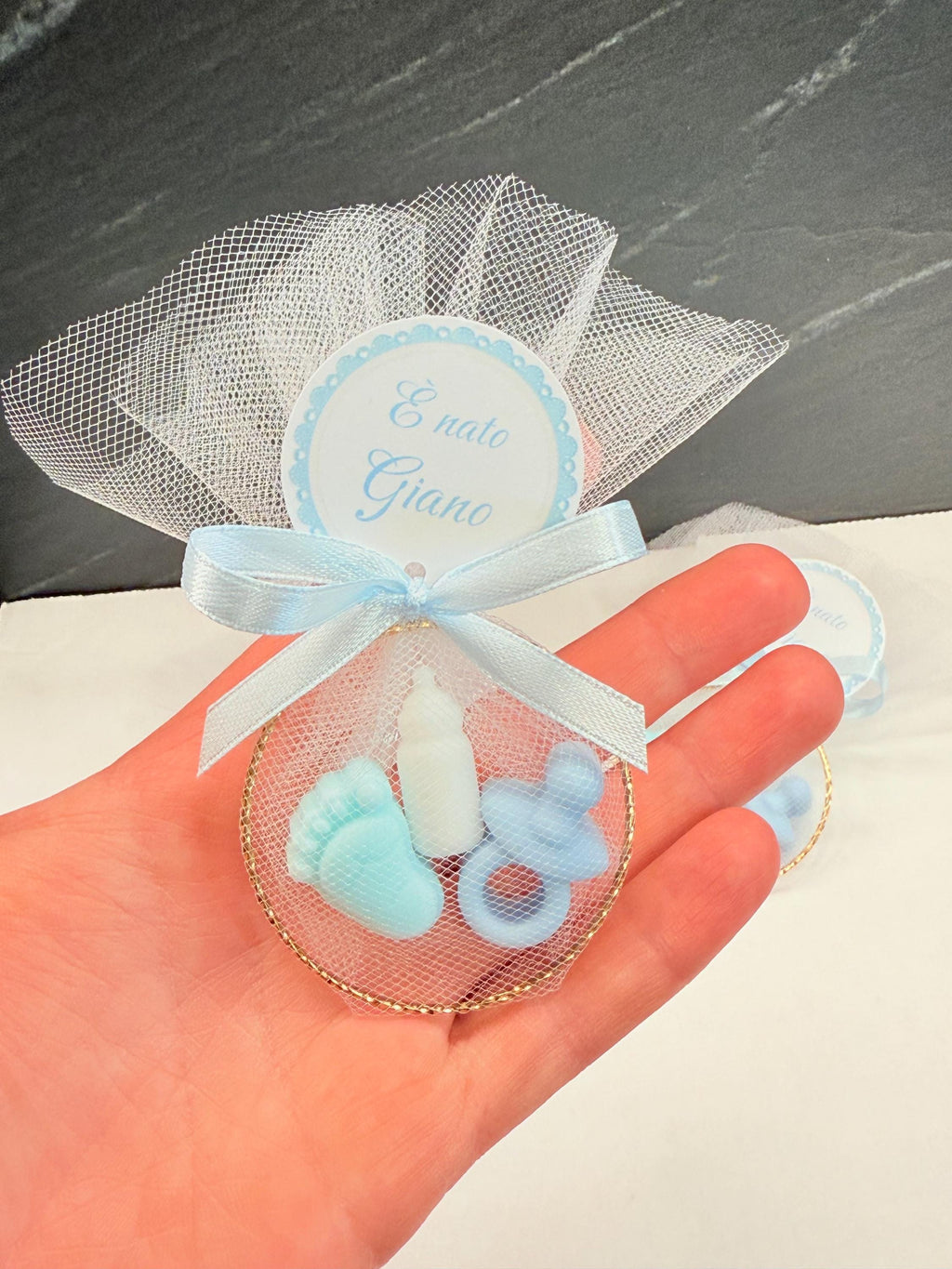 Mini savon "NAISSANCE" avec cercle, tulle et étiquette personnalisée