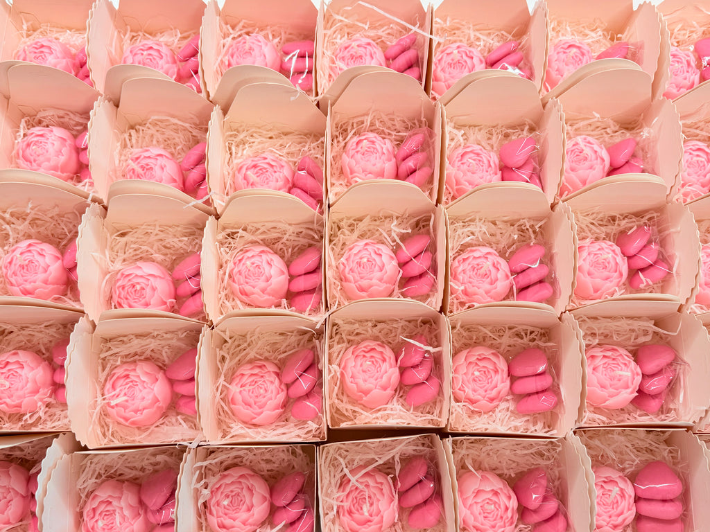 BOUGIE BOURGEON de PIVOINE Parfumée avec Boîte, Dragées et étiquette personnalisée/cadeaux de fin d'études/doctoresse