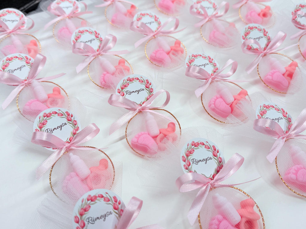 Mini savon "NAISSANCE" avec cercle, tulle et étiquette personnalisée