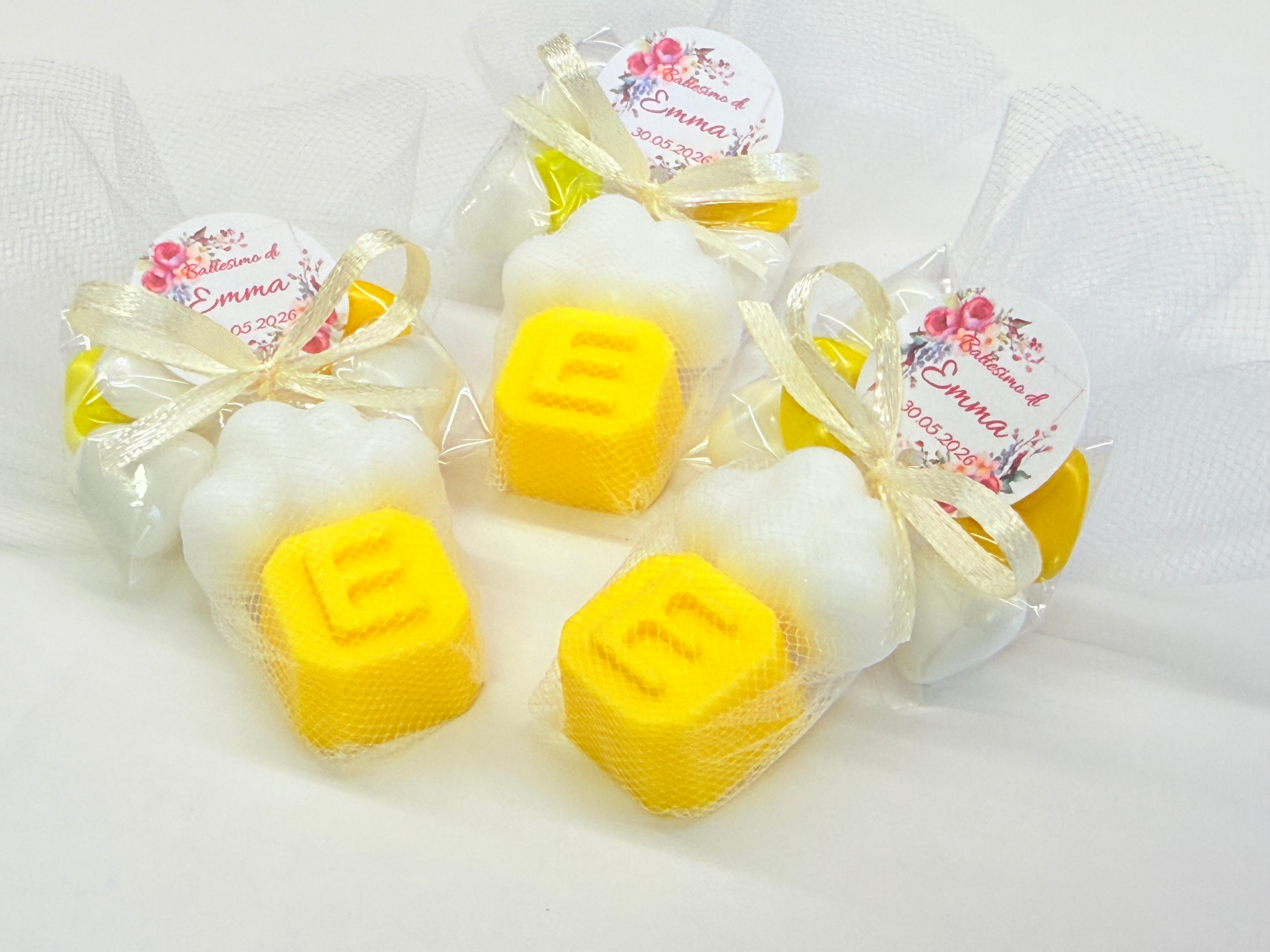 Sapone "NUVOLETTA + LETTERA" con Tulle, 5 Confetti Cuoricino e Tag Personalizzato