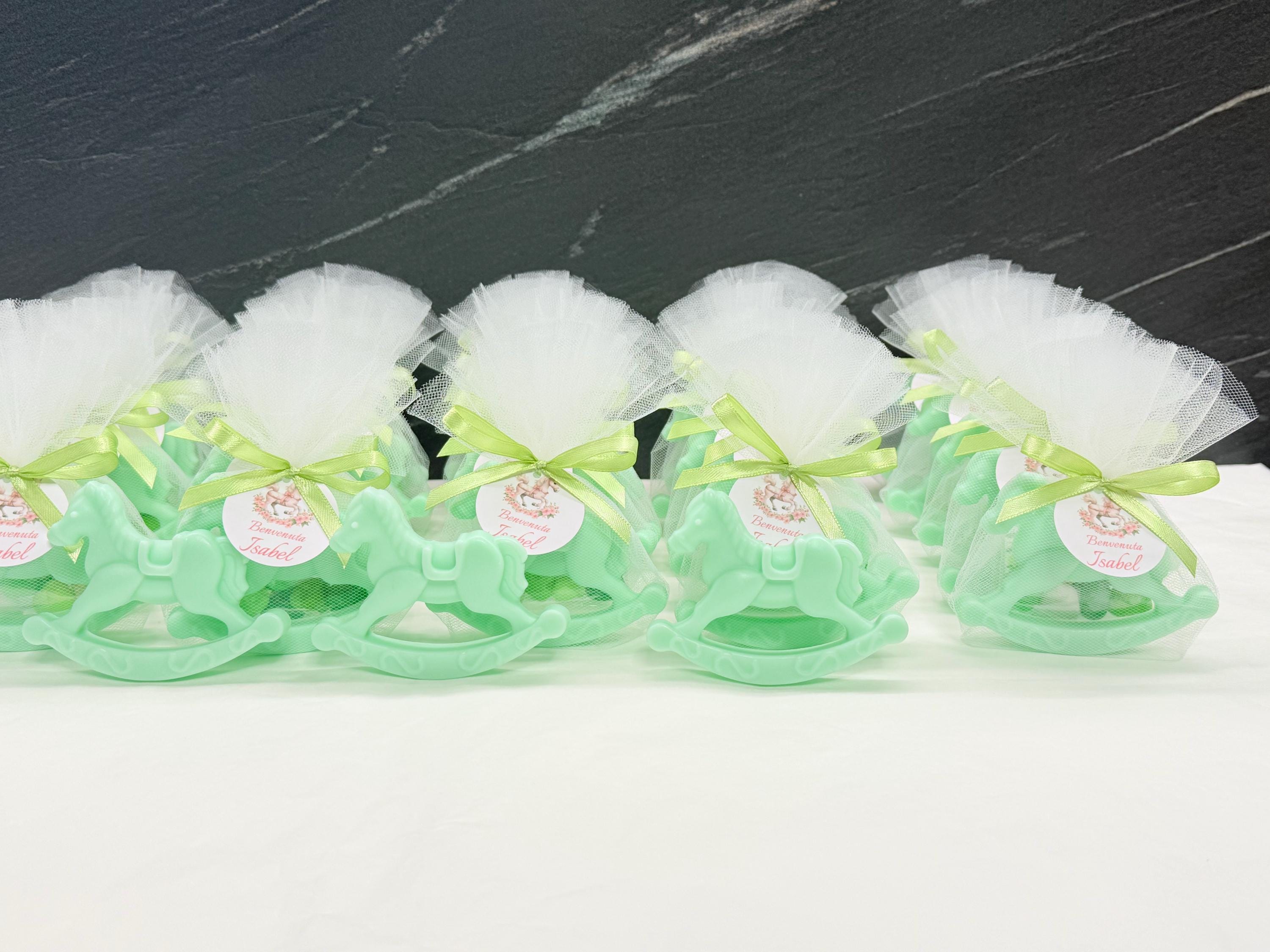 SAVON "CHEVAL À BASCULE" avec 7 dragées cœur, tulle et étiquette personnalisée