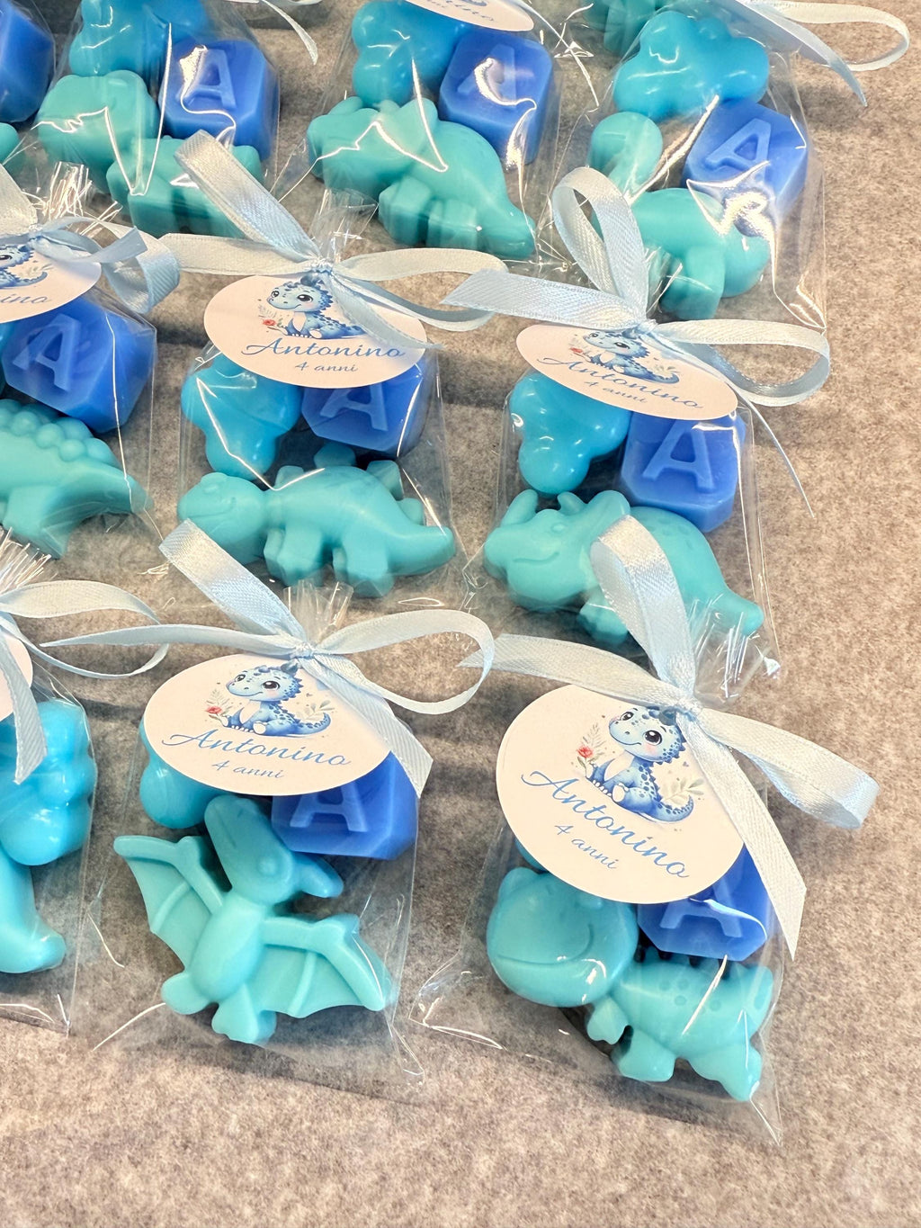 MÉLANGE de 3 SAVONNETTES avec sachet transparent/dragées baptême/naissance/baby shower/anniversaire enfants/dinosaure/nuage/lettre/