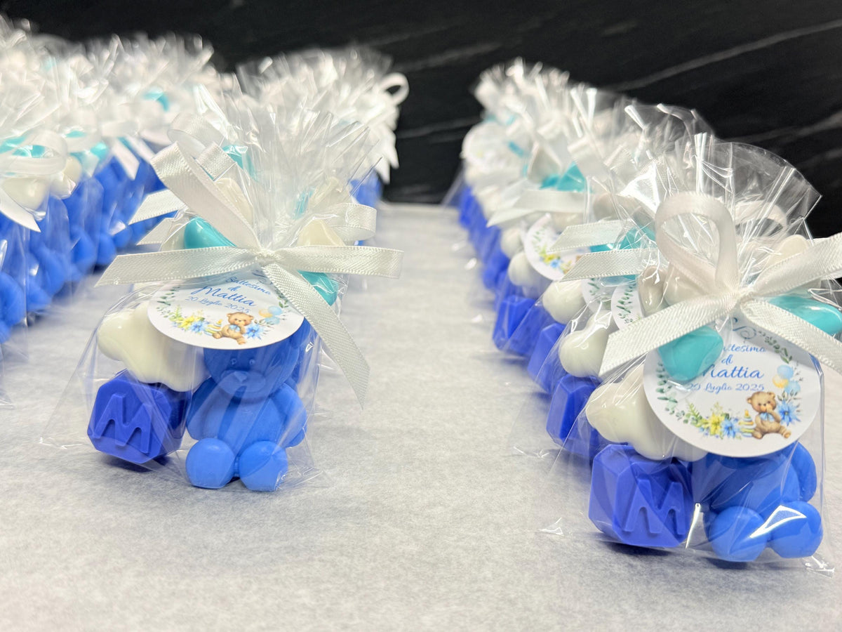 SAPONE "ORSETTO + LETTERA + NUVOLETTA" con Sacchetto Trasparente, 5 Confetti Cuoricino e Tag Personalizzato