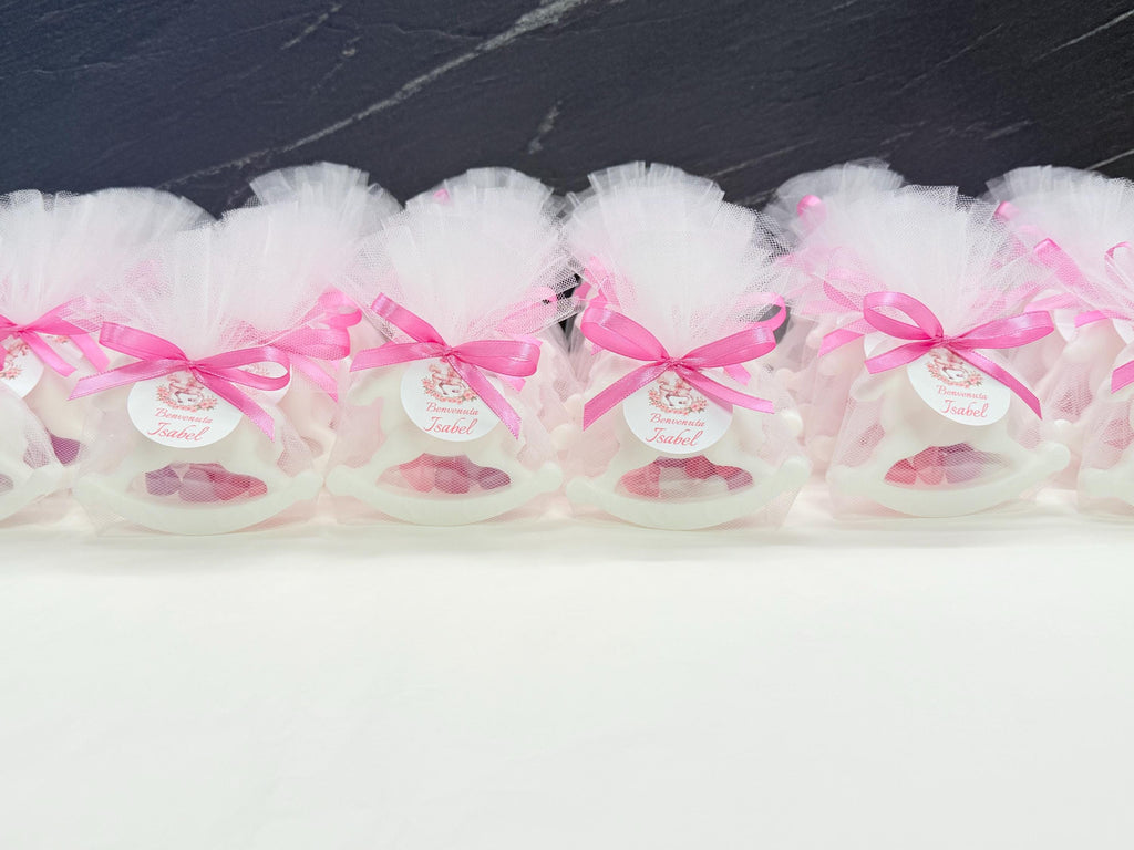 SAVON "CHEVAL À BASCULE" avec 7 dragées cœur, tulle et étiquette personnalisée