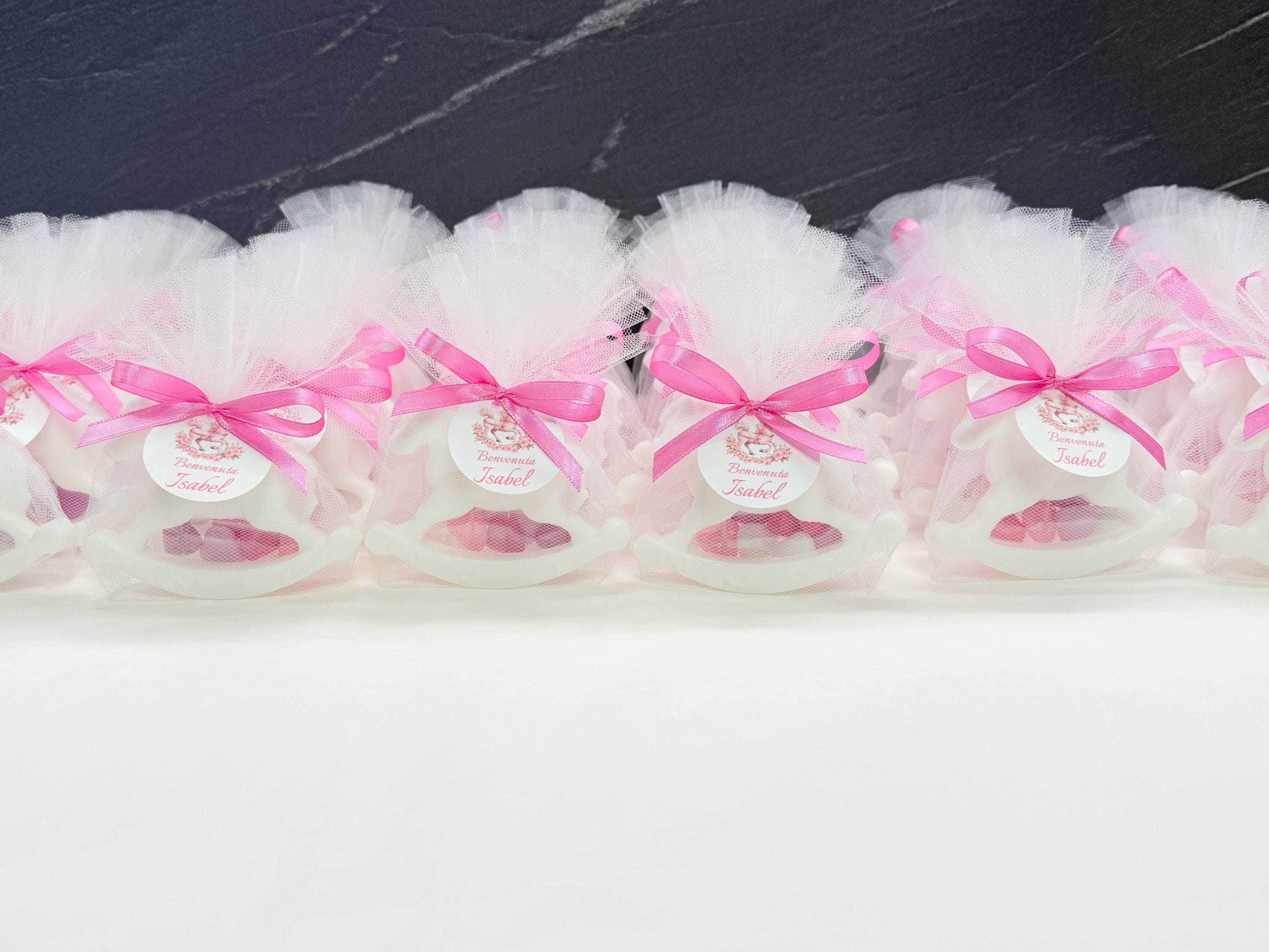 SAVON "CHEVAL À BASCULE" avec 7 dragées cœur, tulle et étiquette personnalisée