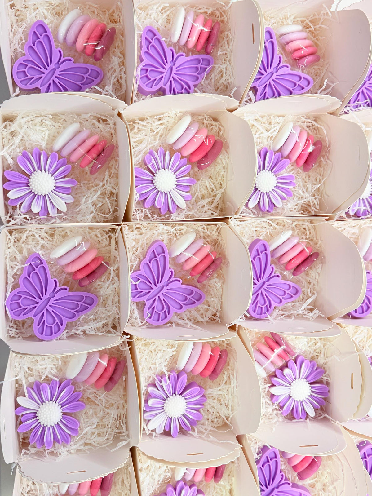 Mix “SAPONE FARFALLA ORIGAMI e MARGHERITA” con scatola, confetti e tag personalizzato