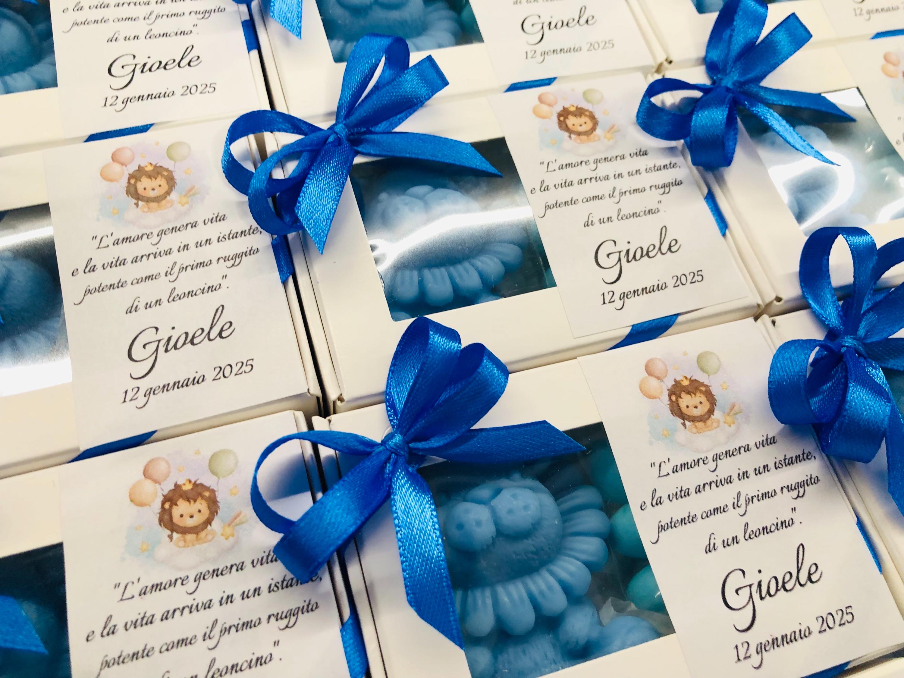 Bougie Leoncino PARFUMÉE avec boîte, dragées et autocollant personnalisé /baptême/naissance/baby shower/anniversaire enfants/