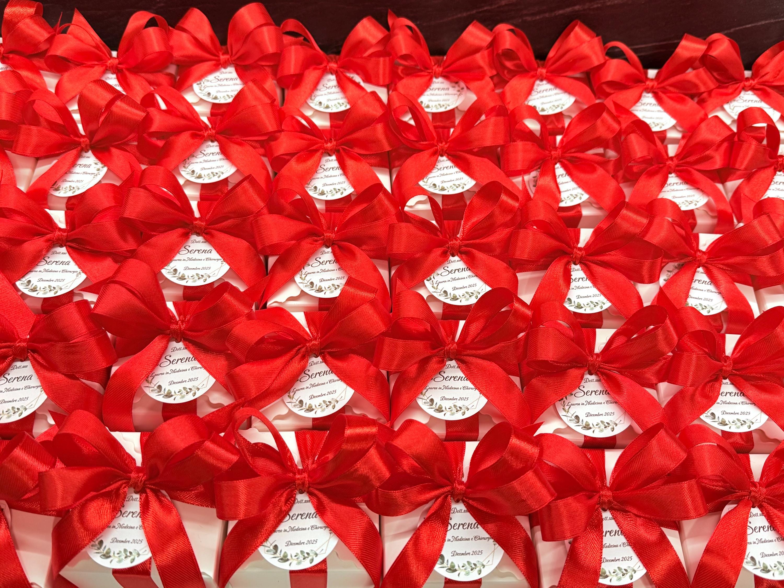 CANDELA LAUREA "BOCCIOLO di PEONIA" Inodore con Scatola, Confetti e tag personalizzato
