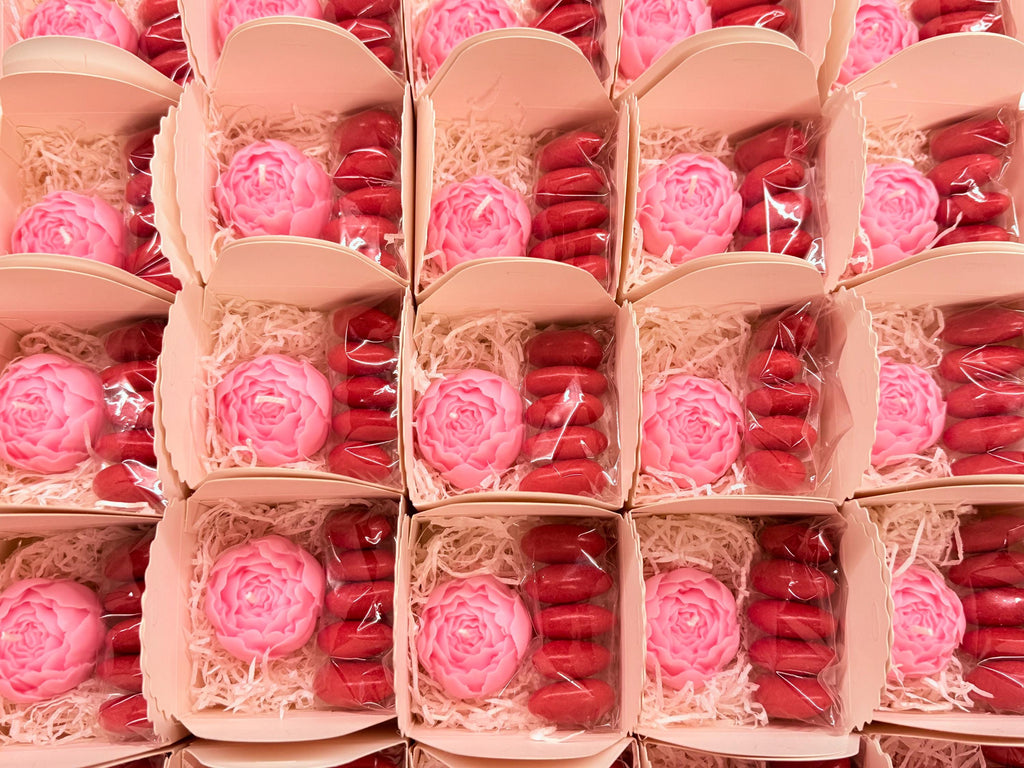 GRADUATION CANDLE "PEONY BUD" Scented with Box, Confetti, and personalized tag