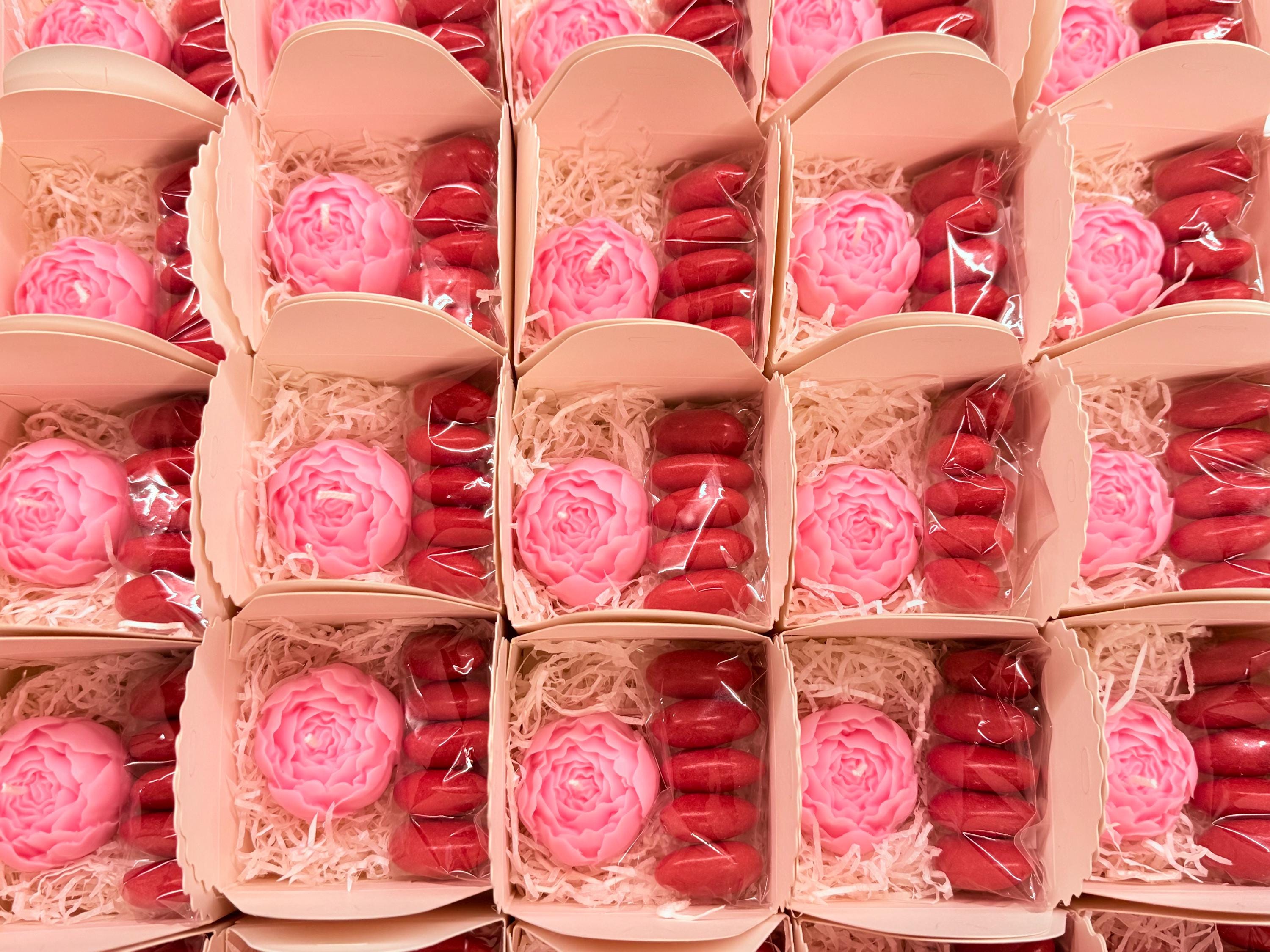 CANDELA LAUREA "BOCCIOLO di PEONIA" Inodore con Scatola, Confetti e tag personalizzato