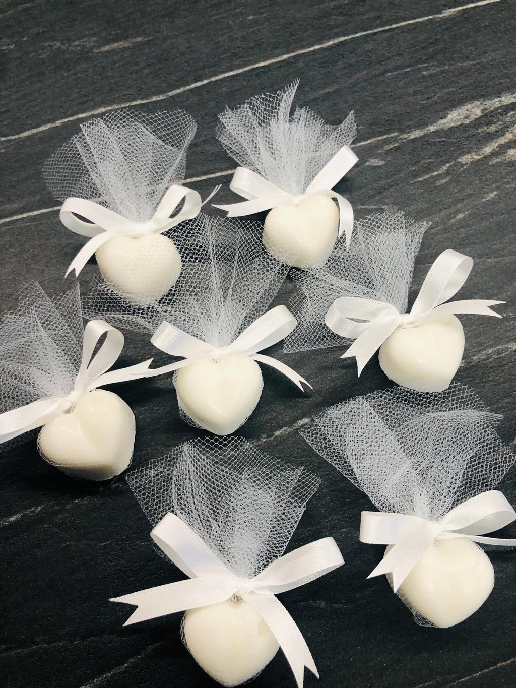 SAVON en forme de Cœur avec tulle/MARQUE-PLACE MARIAGE/petits savons/marque-place personnalisé/petits cadeaux pour les invités