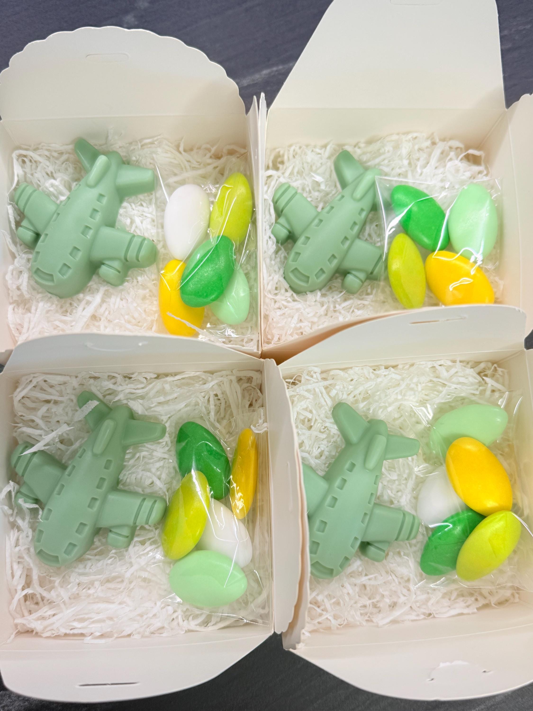 SAVON Avion avec boîte, dragées et étiquette personnalisée /cadeaux de baptême/baby shower/naissance/anniversaire enfants/communion/confirmation