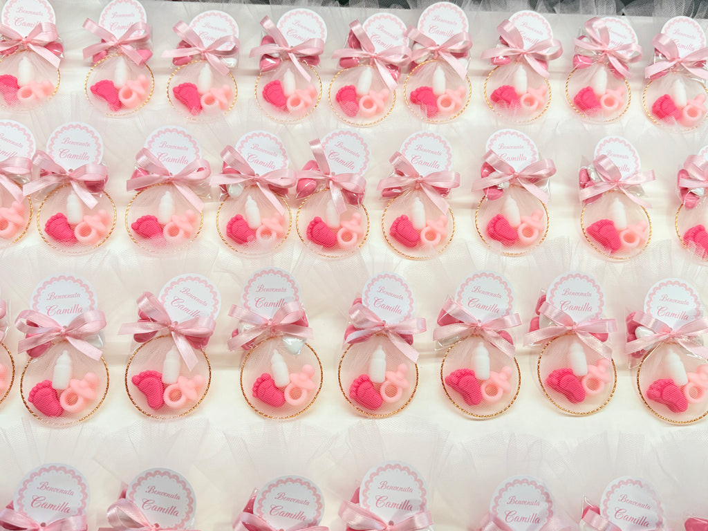 Mini savon "NAISSANCE" avec cercle, 5 dragées cœur, tulle et étiquette personnalisée