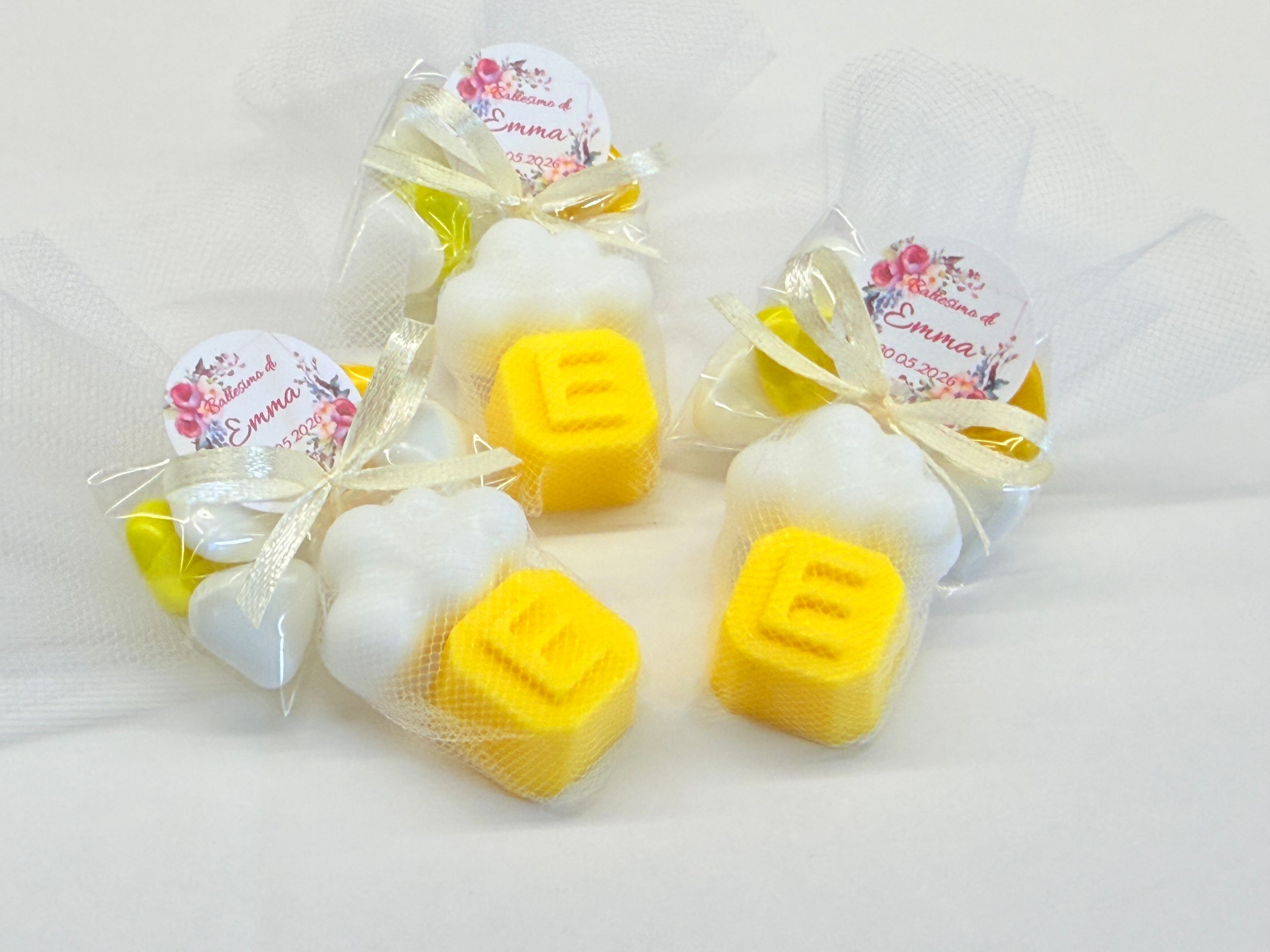 Sapone "NUVOLETTA + LETTERA" con Tulle, 5 Confetti Cuoricino e Tag Personalizzato