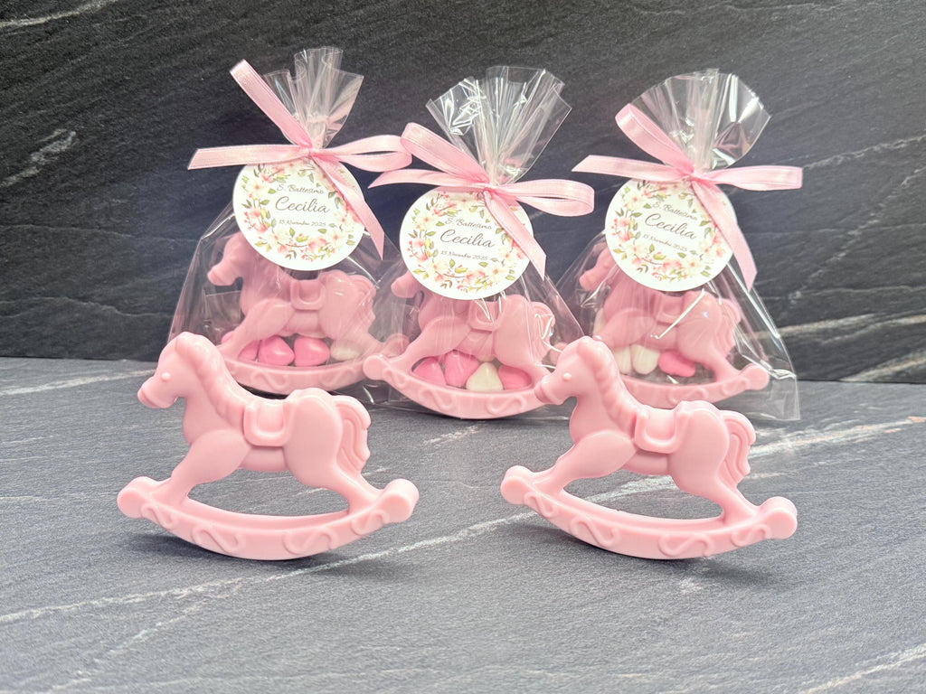 SAVON CHEVAL à BASCULE avec 7 dragées cœur, sachet transparent et étiquette personnalisée