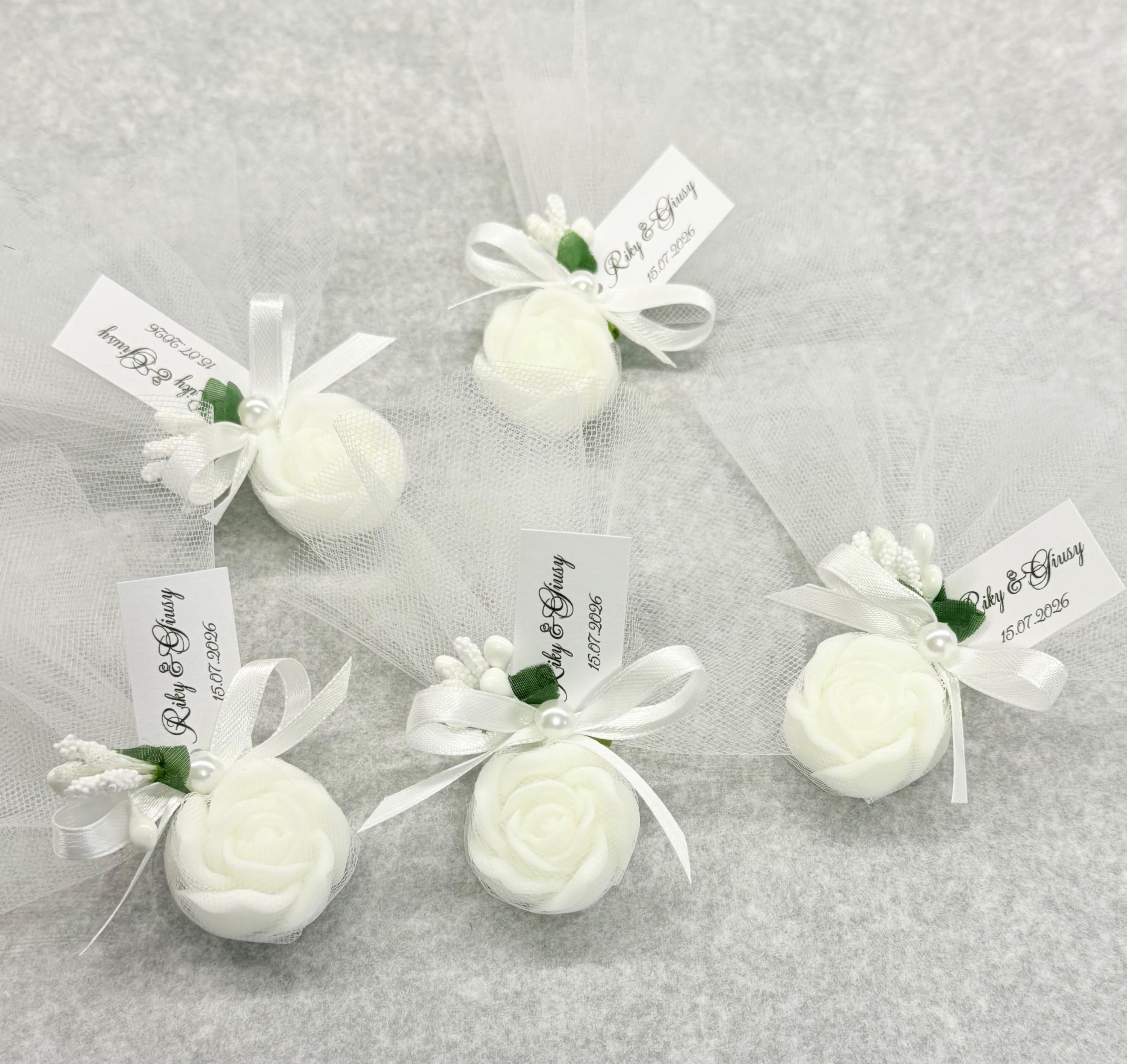 SAVON «ROSE» avec tulle et étiquette personnalisée