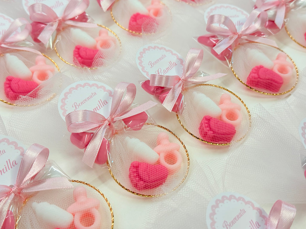 Mini savon "NAISSANCE" avec cercle, 5 dragées cœur, tulle et étiquette personnalisée