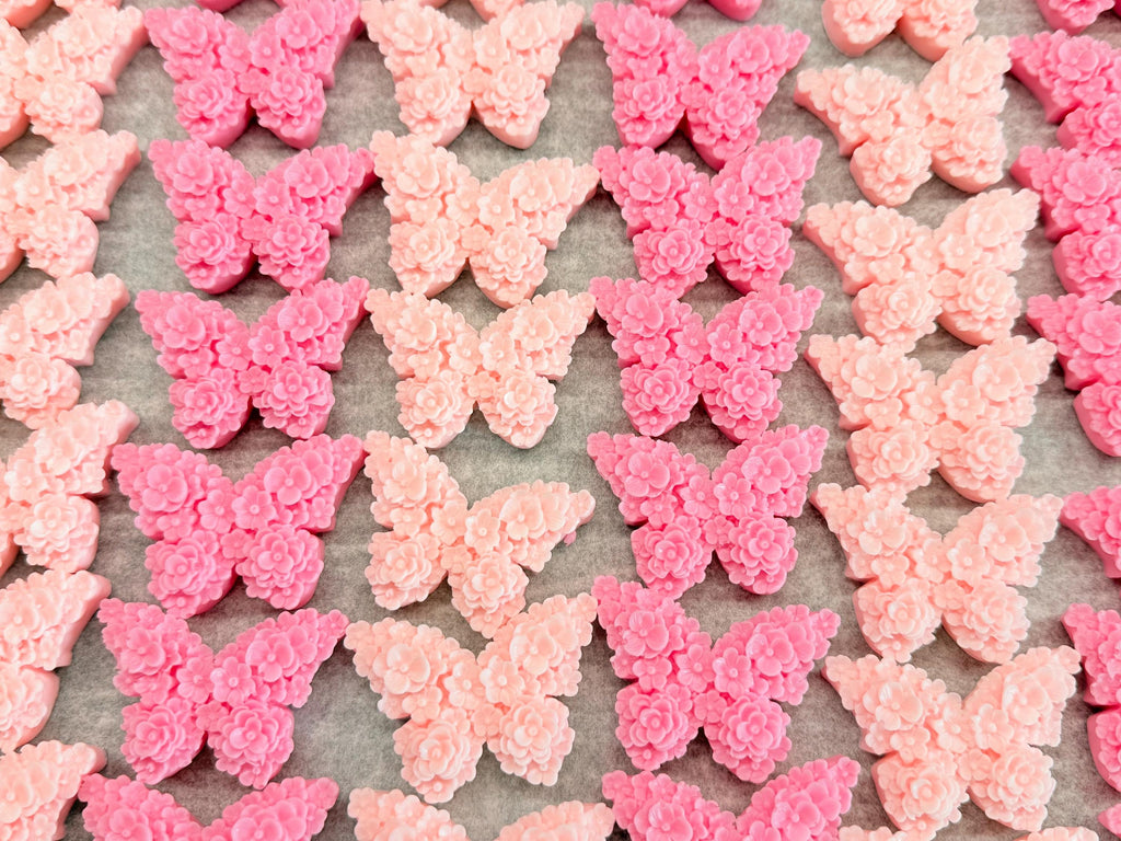 SAPONE "FARFALLINA FLOREALE" con sacchetto di organza, 5 Confetti Cuoricino e tag personalizzato
