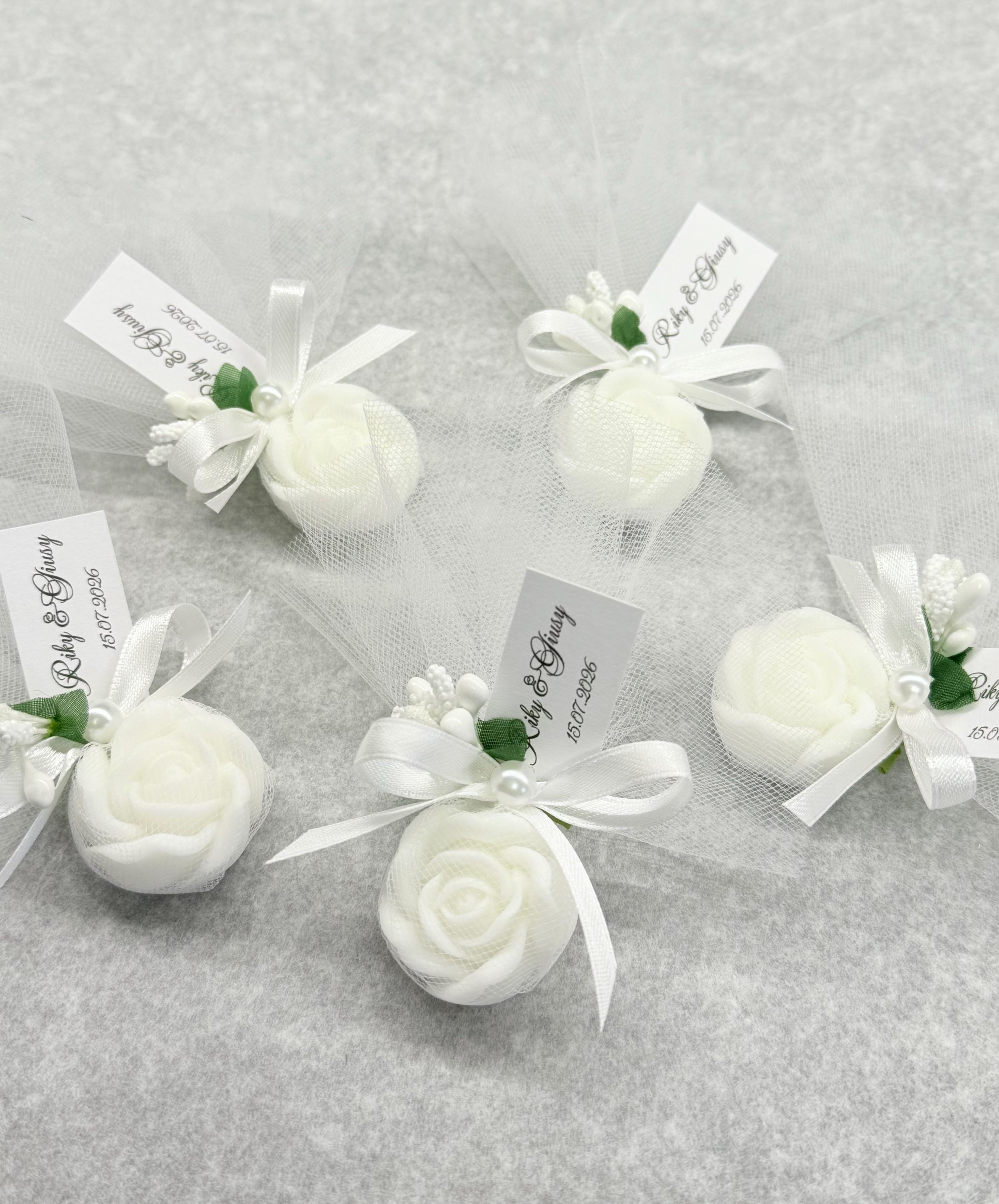 SAVON «ROSE» avec tulle et étiquette personnalisée