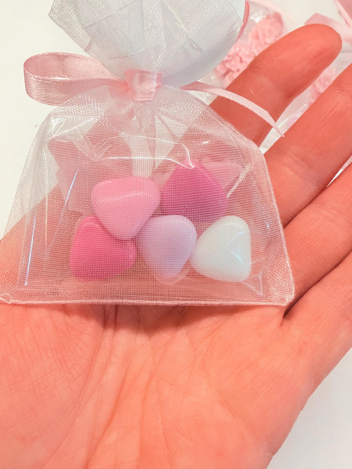 SAPONE "FARFALLINA FLOREALE" con sacchetto di organza, 5 Confetti Cuoricino e tag personalizzato
