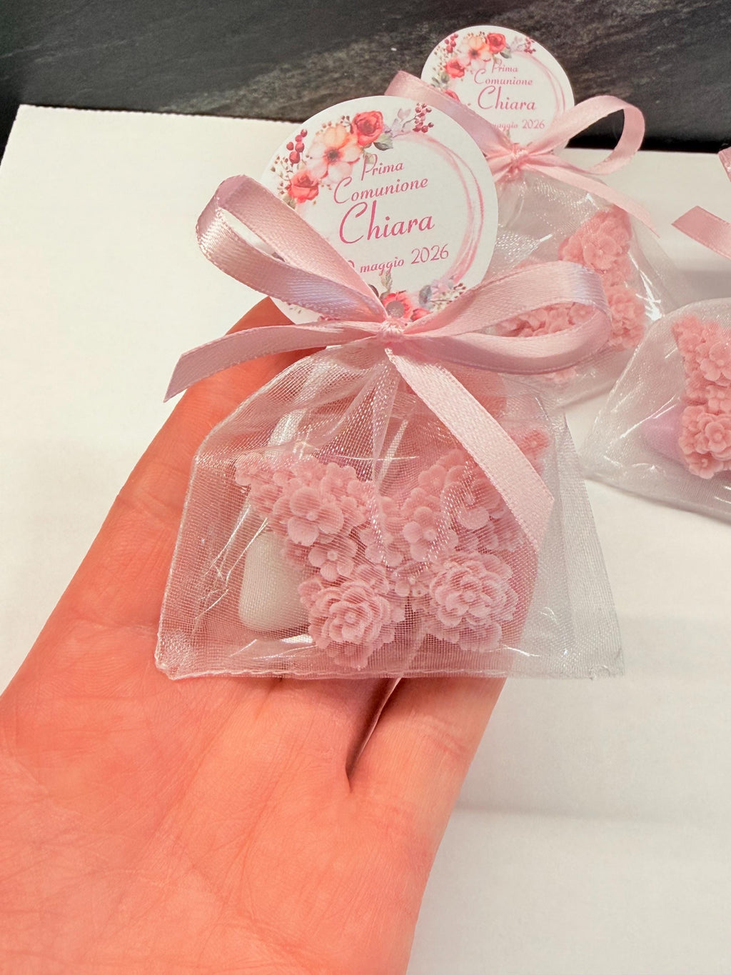 SAPONE "FARFALLINA FLOREALE" con sacchetto di organza, 5 Confetti Cuoricino e tag personalizzato