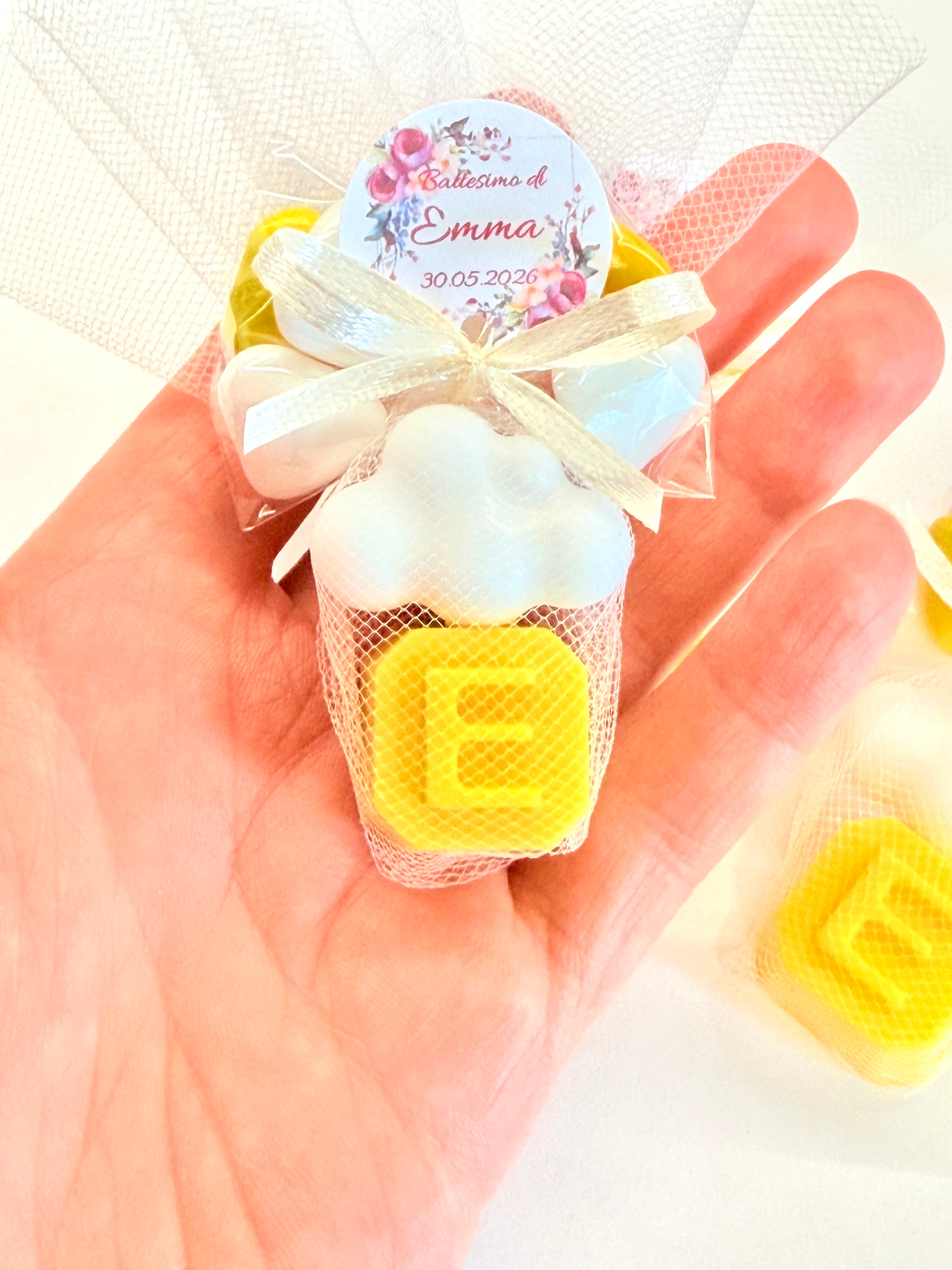 Sapone "NUVOLETTA + LETTERA" con Tulle, 5 Confetti Cuoricino e Tag Personalizzato