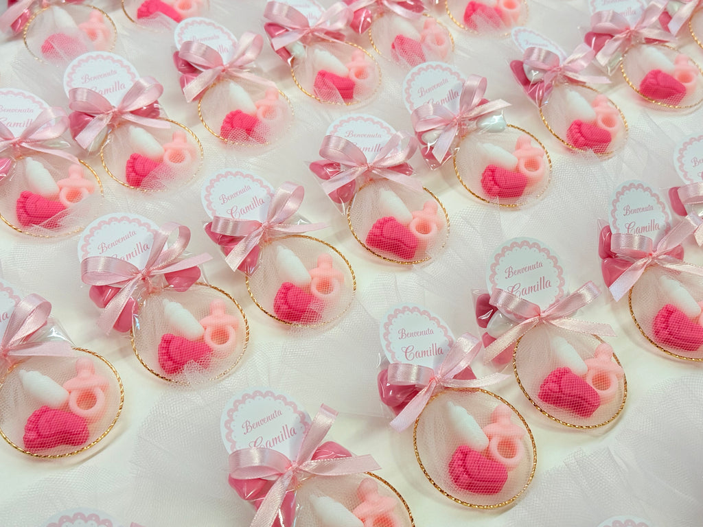 Mini savon "NAISSANCE" avec cercle, 5 dragées cœur, tulle et étiquette personnalisée