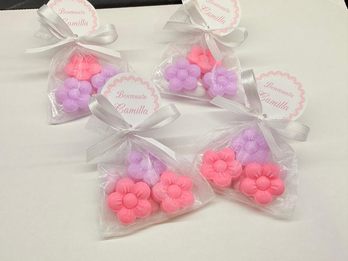 SAPONE "TRIS DI FIORELLINI" con sacchetto di organza e 5 confetti cuoricino