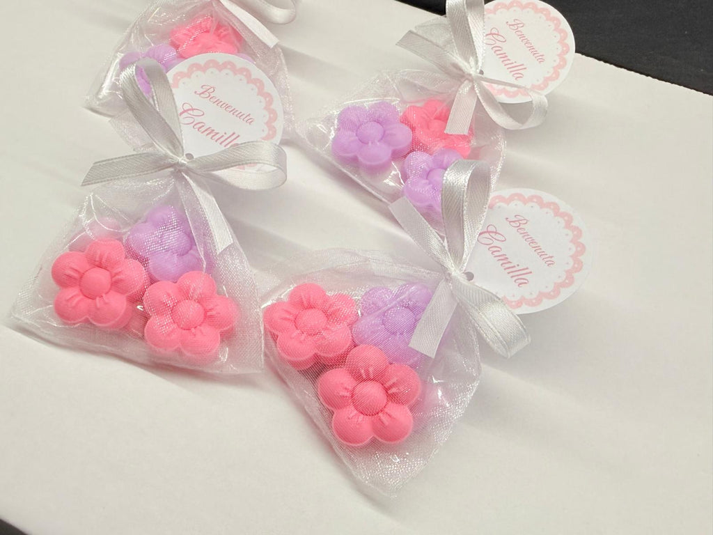 SAPONE "TRIS DI FIORELLINI" con sacchetto di organza e 5 confetti cuoricino