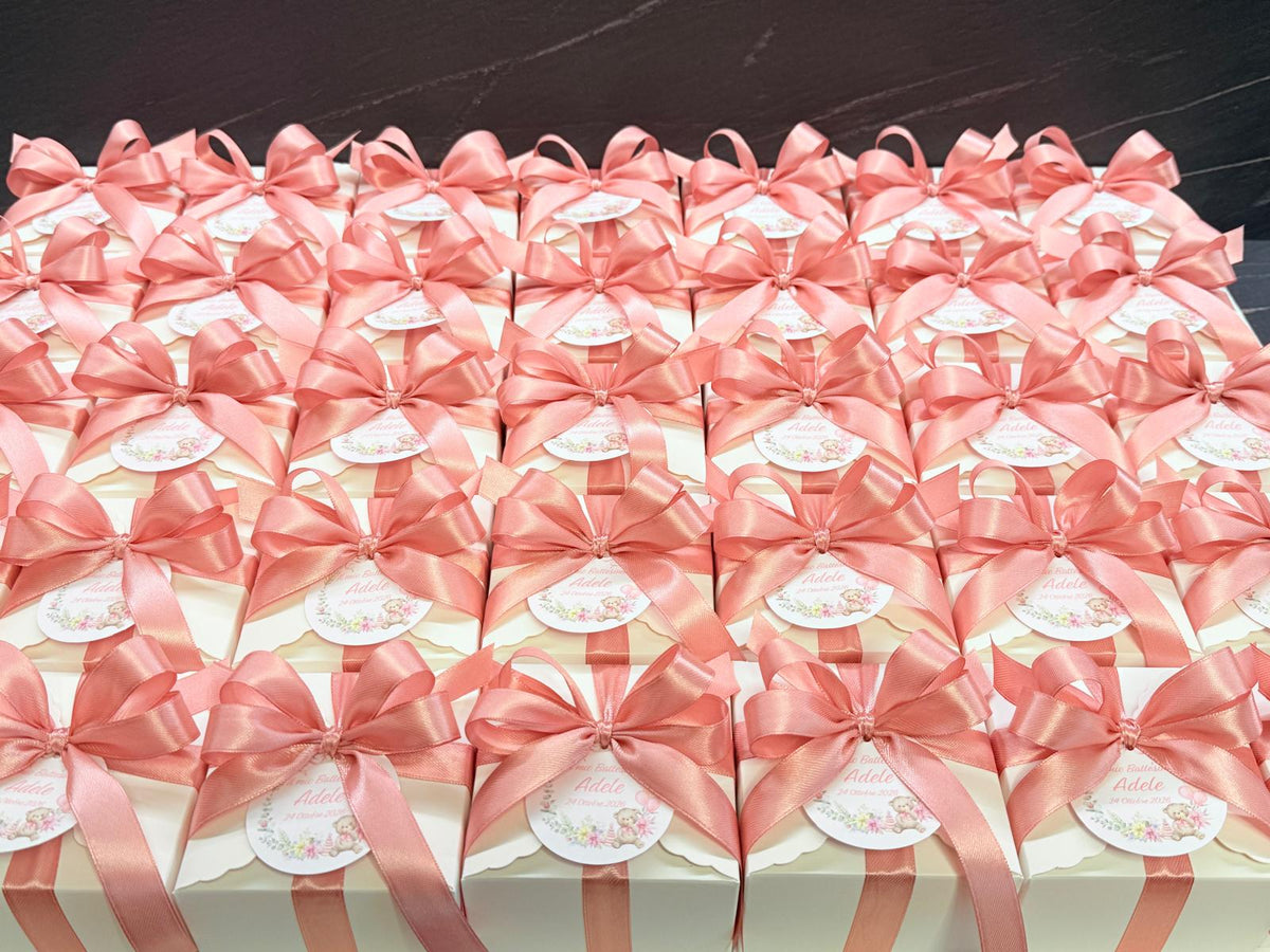 CANDELA Inodore "ORSETTO GRANDE + CAMPANELLINO" con Scatola, Confetti e Tag Personalizzato