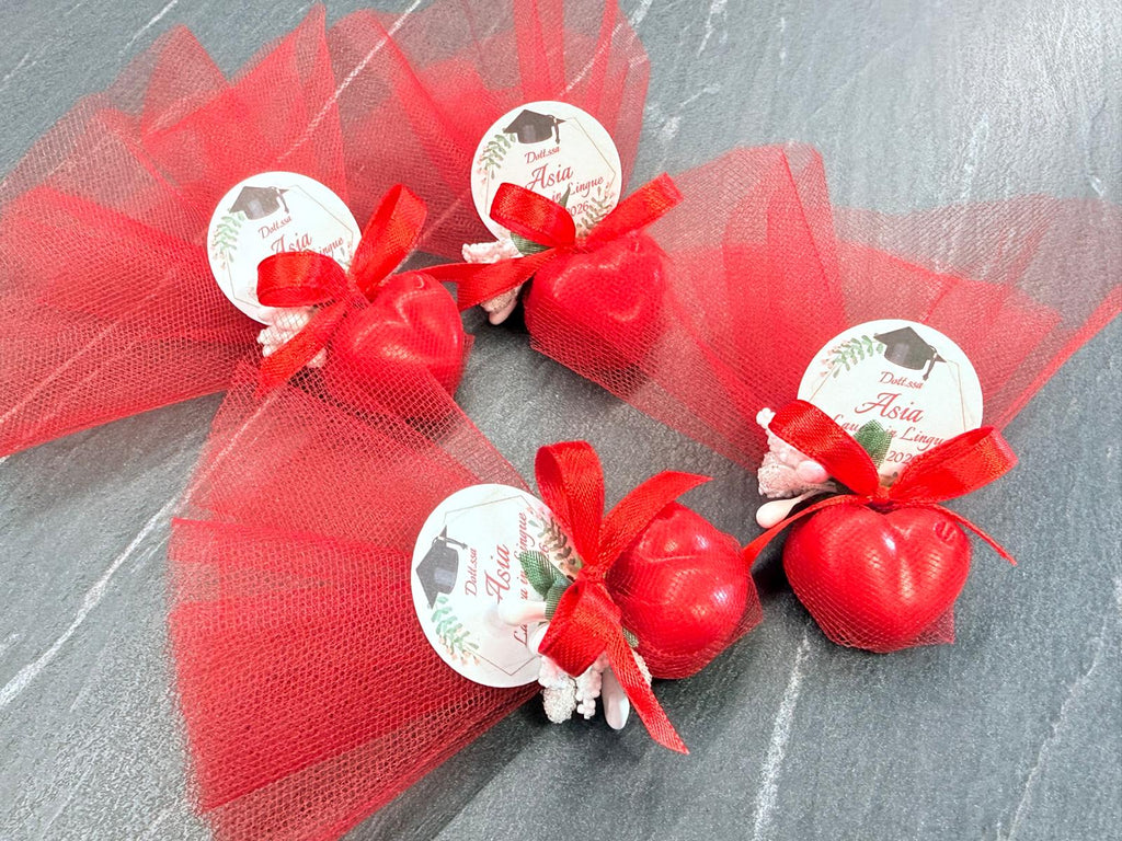 SEGNAPOSTO LAUREA "CUORICINO ROSSO" in Sapone, con Tulle e Tag Personalizzato