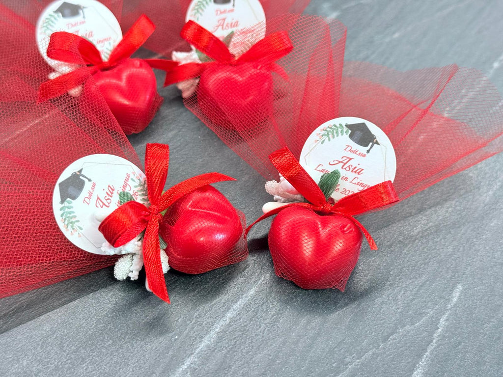 SEGNAPOSTO LAUREA "CUORICINO ROSSO" in Sapone, con Tulle e Tag Personalizzato