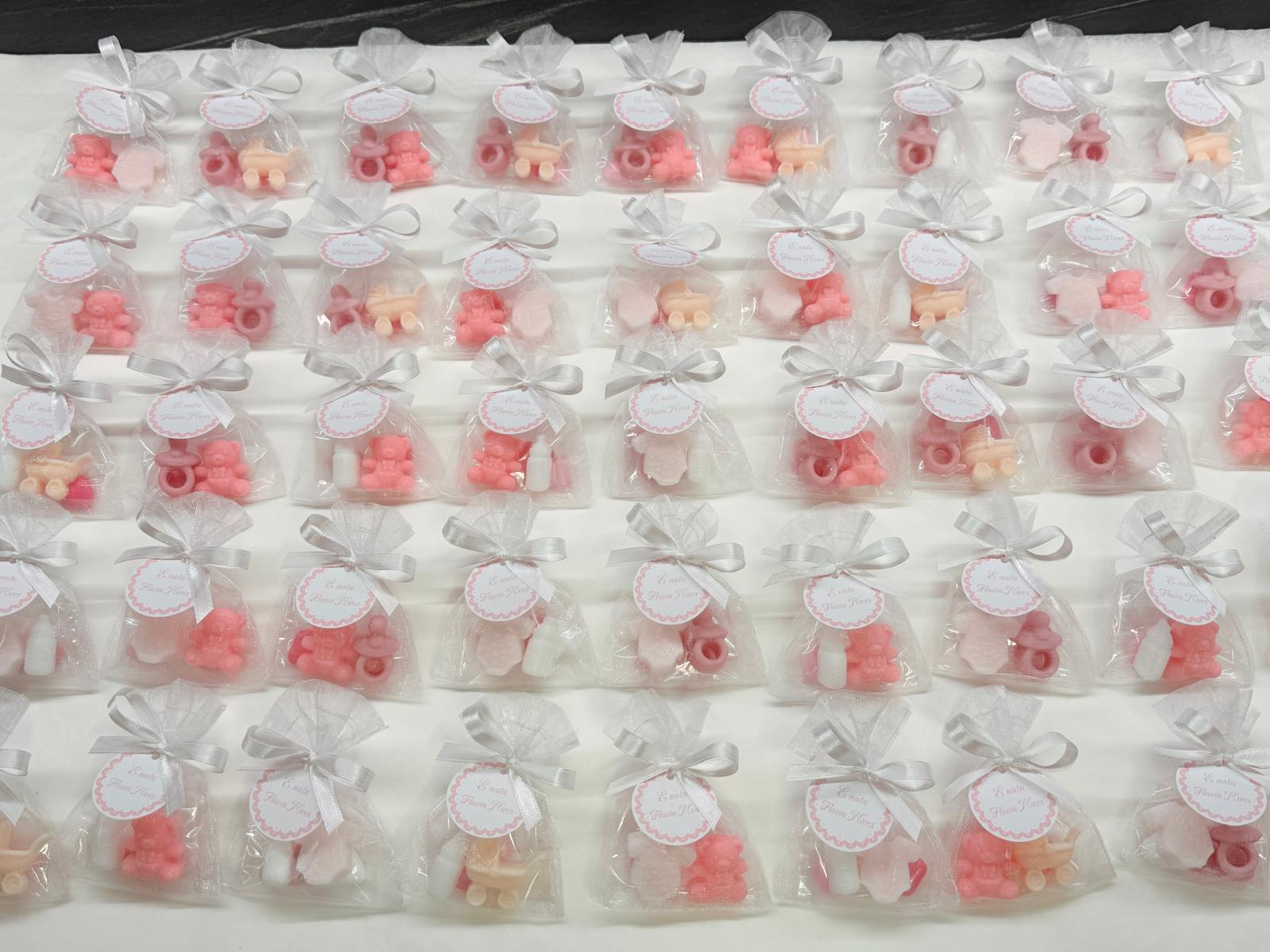Mini Sapone NASCITA con sacchetto di organza, 3 confetti cuoricino e tag personalizzato/nascita/piedino/ciuccio/confetti
