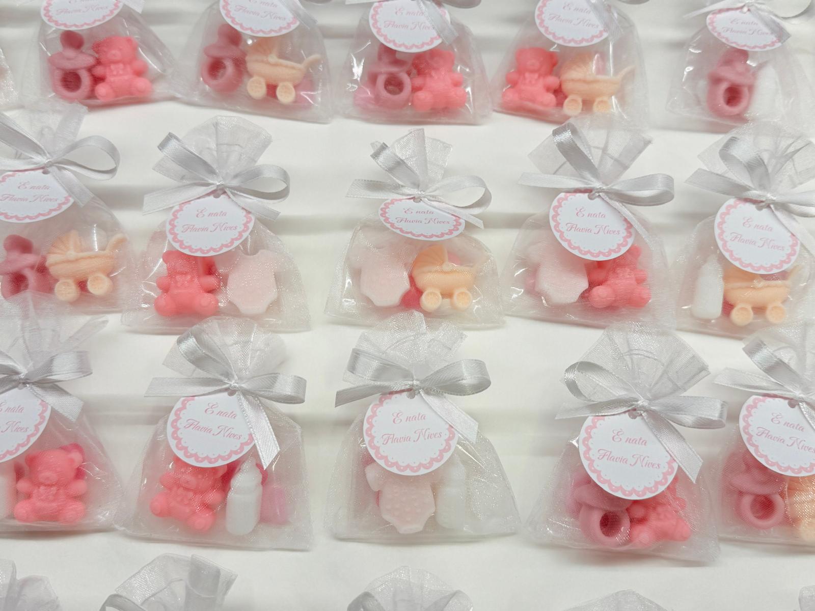Mini Sapone NASCITA con sacchetto di organza, 3 confetti cuoricino e tag personalizzato/nascita/piedino/ciuccio/confetti