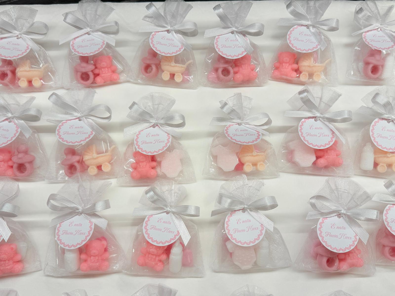 Mini Sapone NASCITA con sacchetto di organza, 3 confetti cuoricino e tag personalizzato/nascita/piedino/ciuccio/confetti