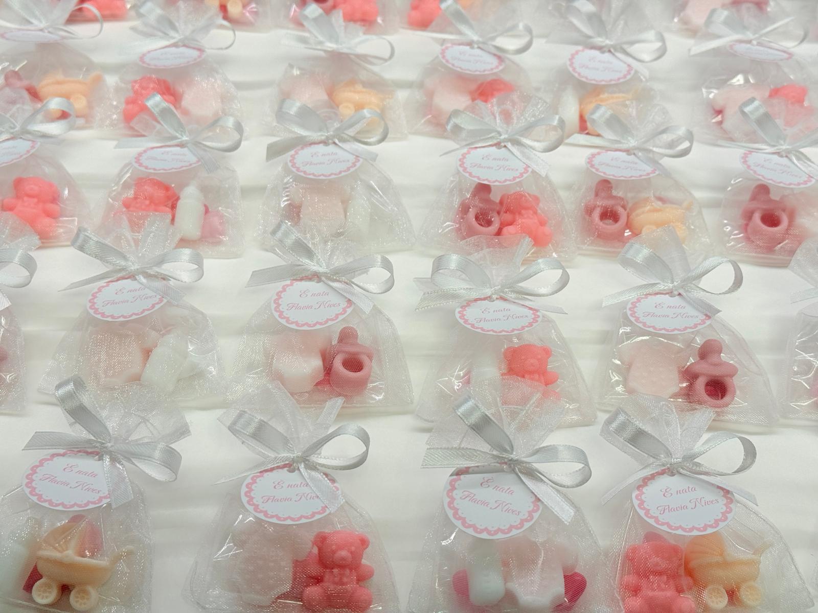 Mini Sapone NASCITA con sacchetto di organza, 3 confetti cuoricino e tag personalizzato/nascita/piedino/ciuccio/confetti