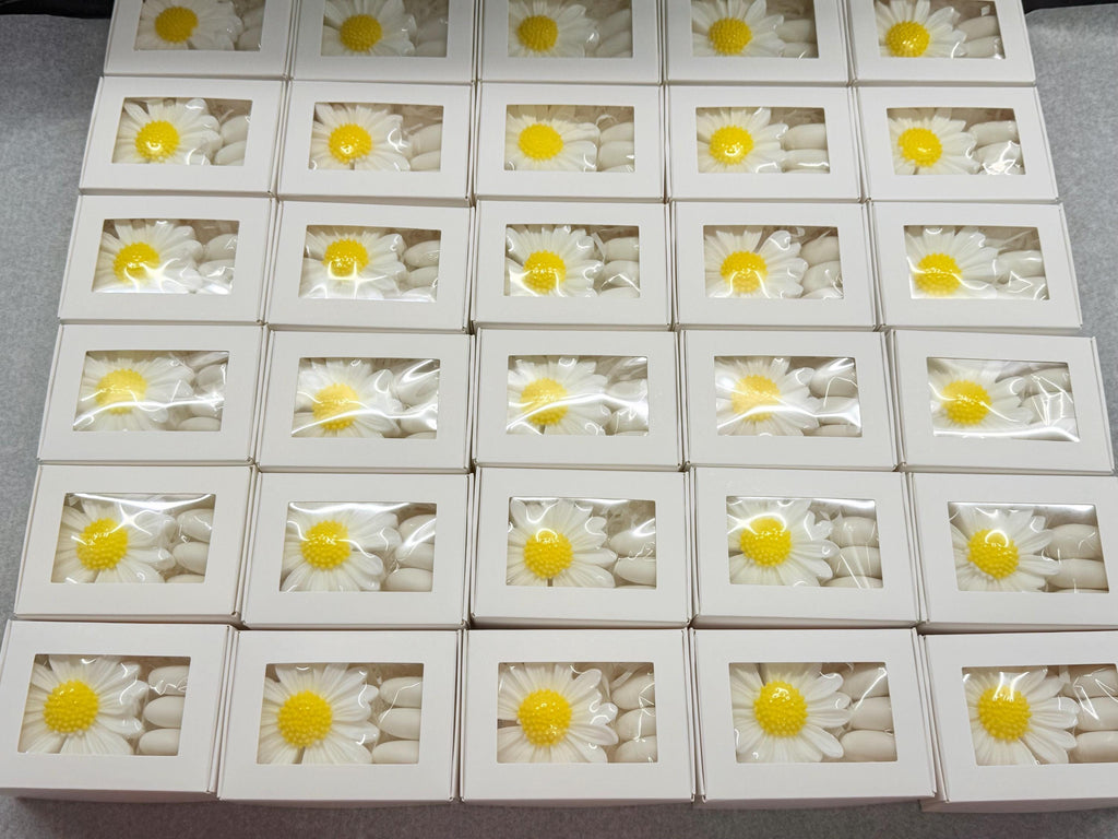 SAPONE "MARGHERITA" con scatola con finestra, confetti e tag adesivo personalizzato