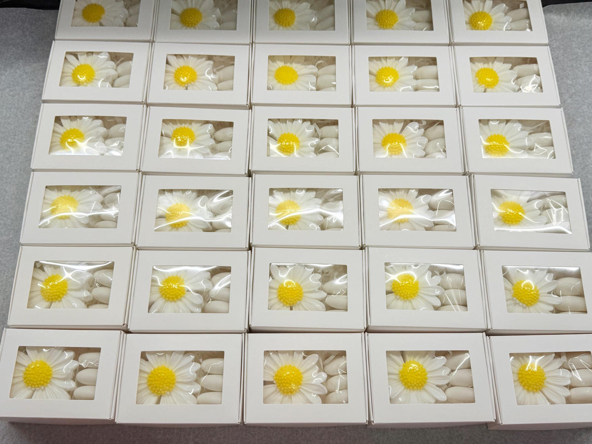 SAPONE "MARGHERITA" con scatola con finestra, confetti e tag adesivo personalizzato