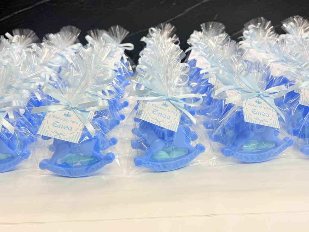 SAVON CHEVAL À BASCULE avec dragées, sachet transparent et étiquette personnalisée