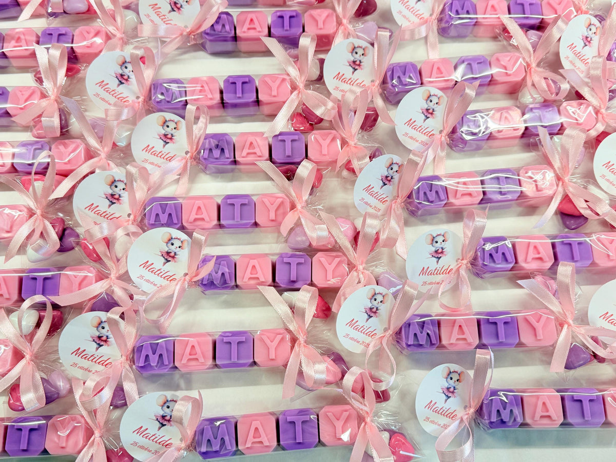 Dettaglio bomboniera sapone lettere personalizzate colori fragranze confetti cresima nascita compleanno bimbi TatiArt