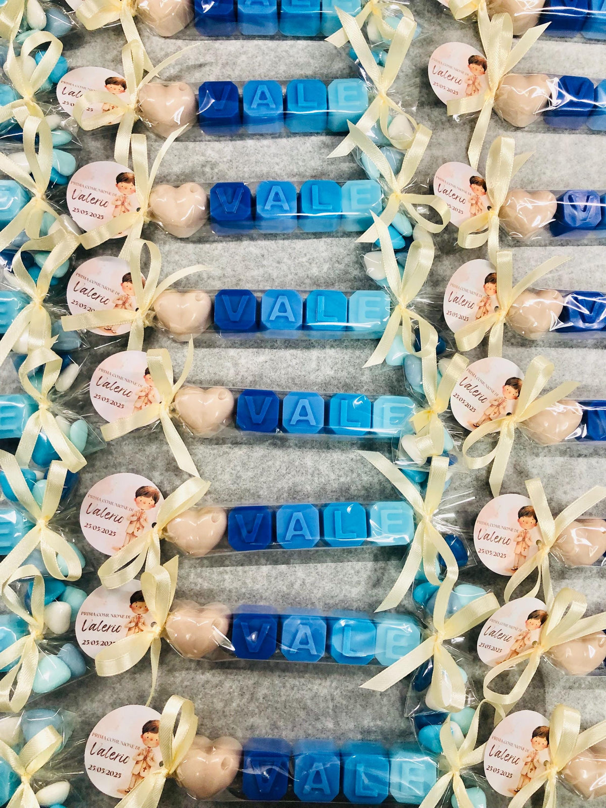 Bomboniera sapone con nome personalizzato, cuoricino e confetti per battesimo e comunione