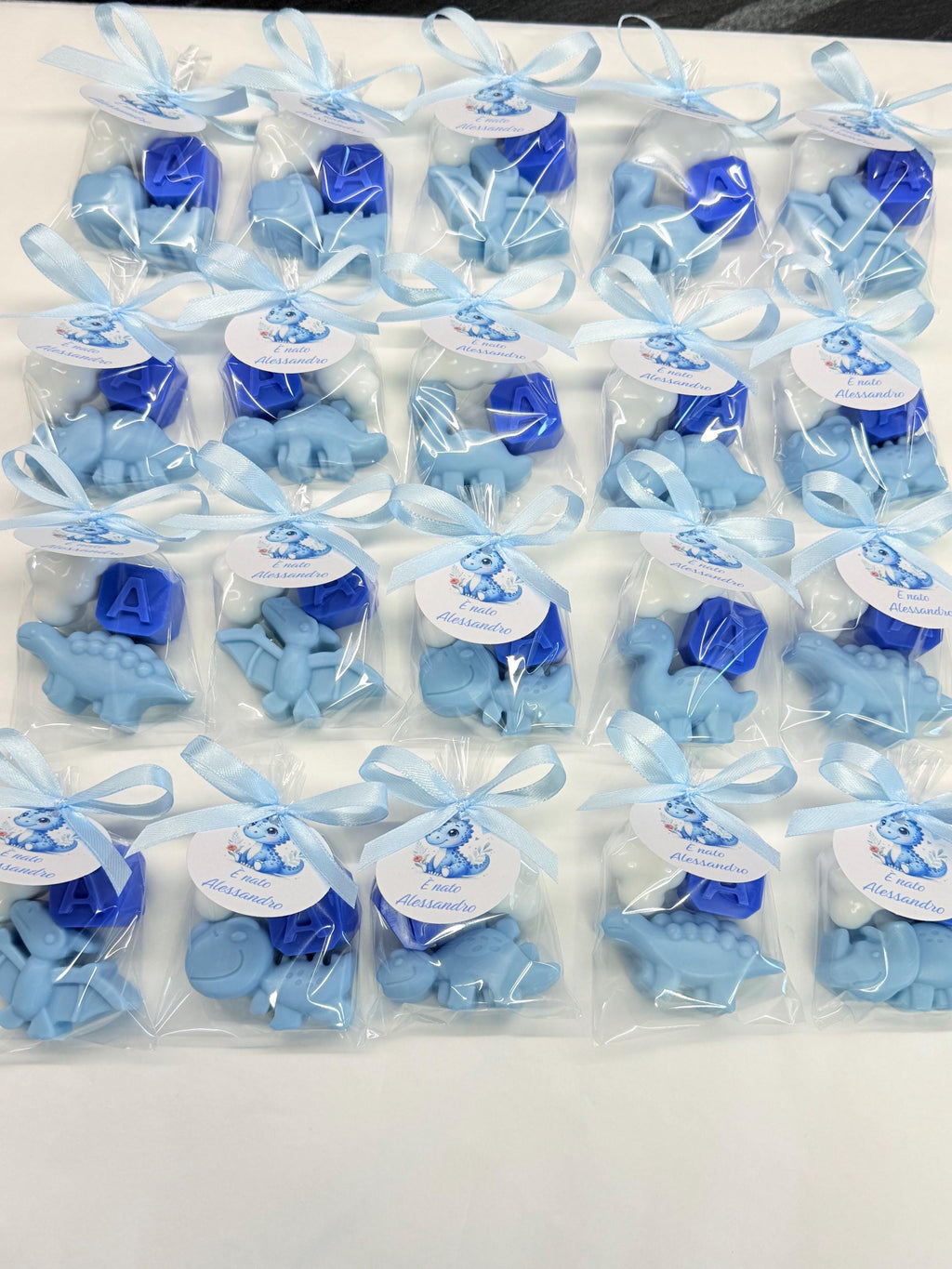 MÉLANGE de 3 SAVONNETTES avec sachet transparent/dragées baptême/naissance/baby shower/anniversaire enfants/dinosaure/nuage/lettre/