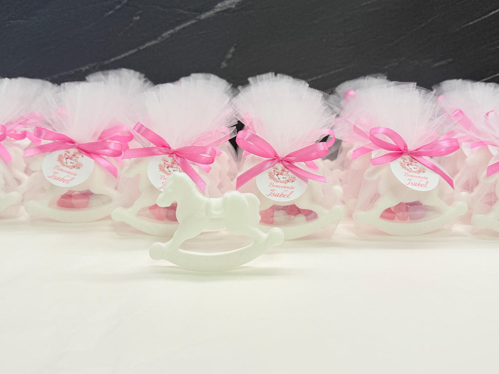 SAVON "CHEVAL À BASCULE" avec 7 dragées cœur, tulle et étiquette personnalisée