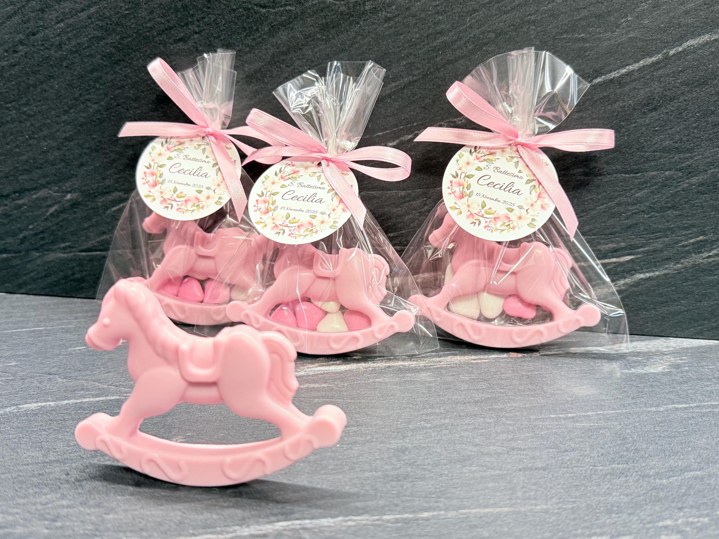 SAVON CHEVAL à BASCULE avec 7 dragées cœur, sachet transparent et étiquette personnalisée